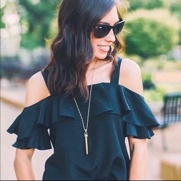 Stella & Dot Jewelry - Stella & Dot Rebel Bar Gold Adjustable Necklace 🌺